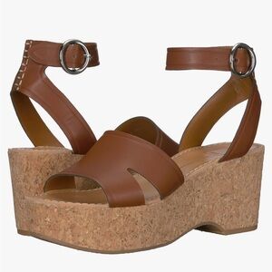 Great condition Dolce Vita Women's Linda Wedge Sandal size 8
